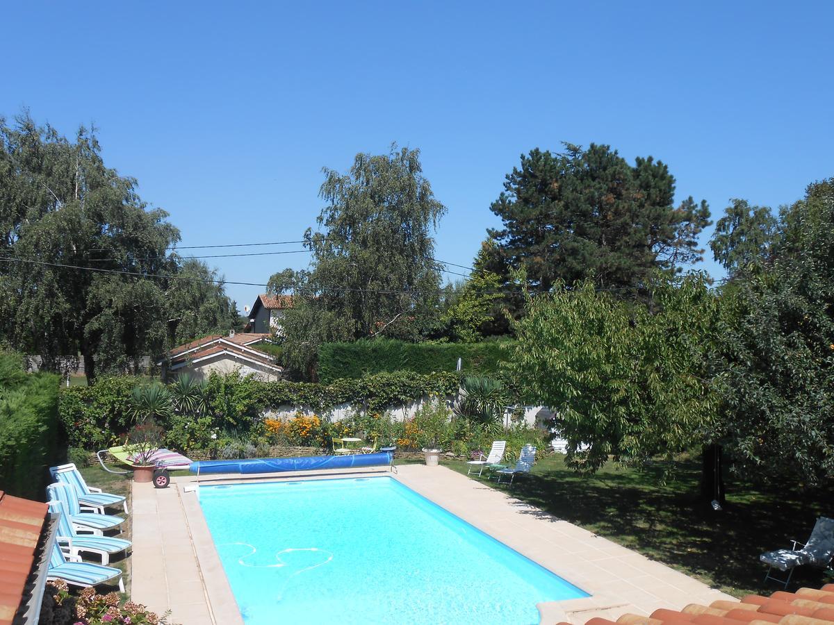Le Relais Du Grand Logis Bed & Breakfast Civrieux Bagian luar foto