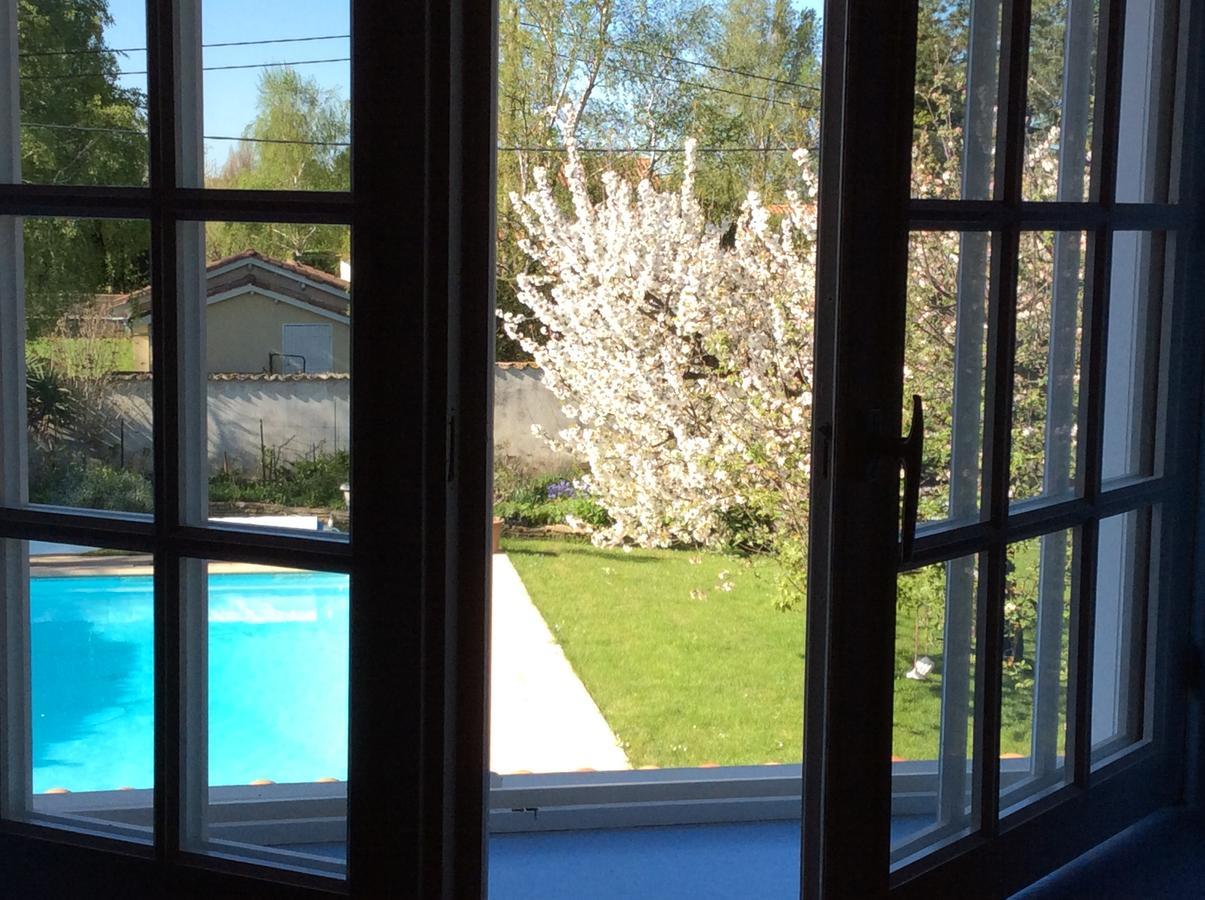 Le Relais Du Grand Logis Bed & Breakfast Civrieux Bagian luar foto