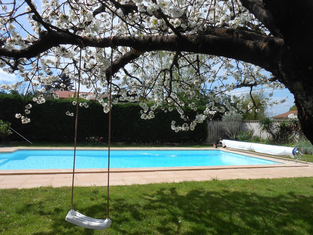 Le Relais Du Grand Logis Bed & Breakfast Civrieux Bagian luar foto