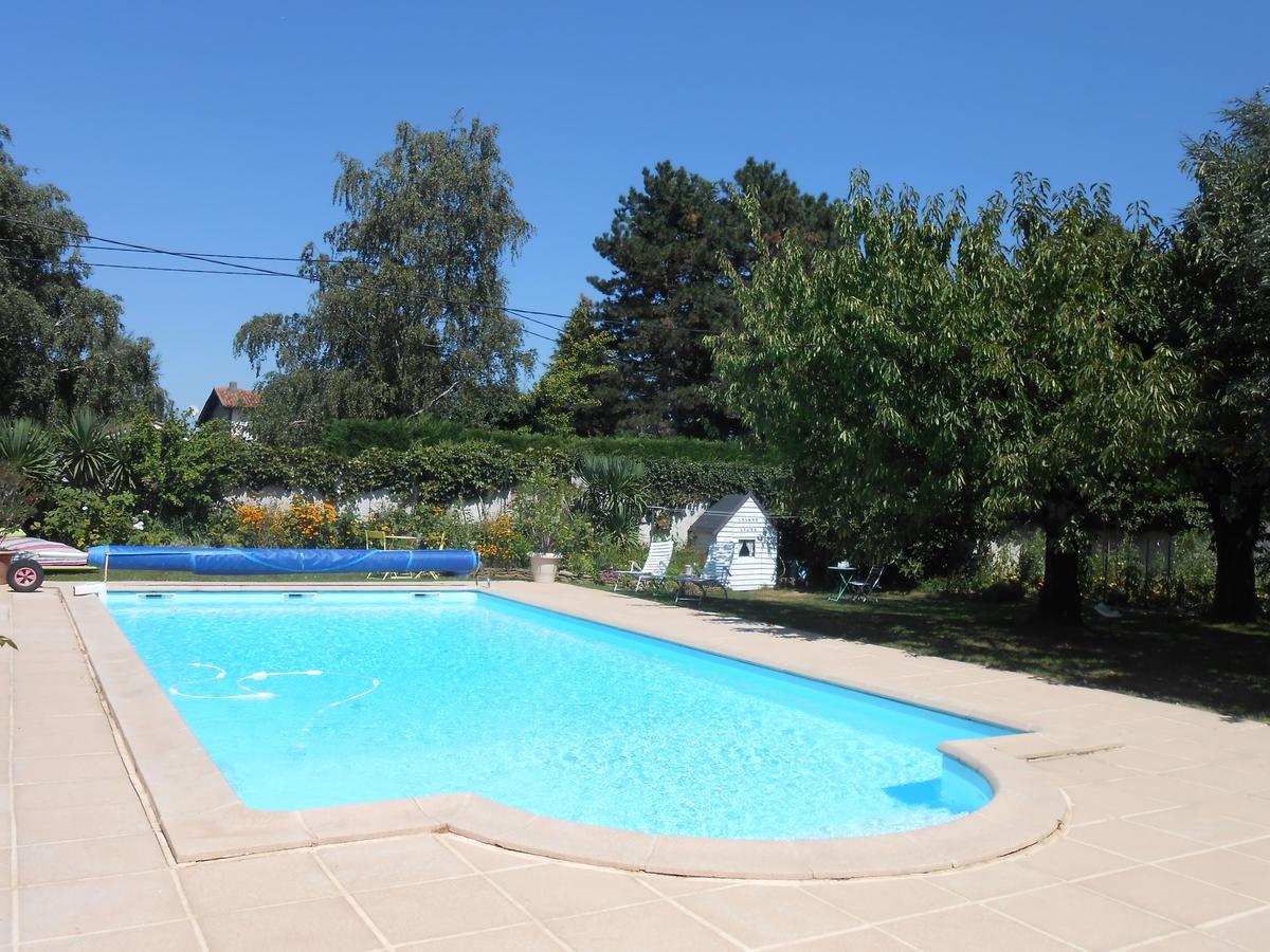 Le Relais Du Grand Logis Bed & Breakfast Civrieux Bagian luar foto