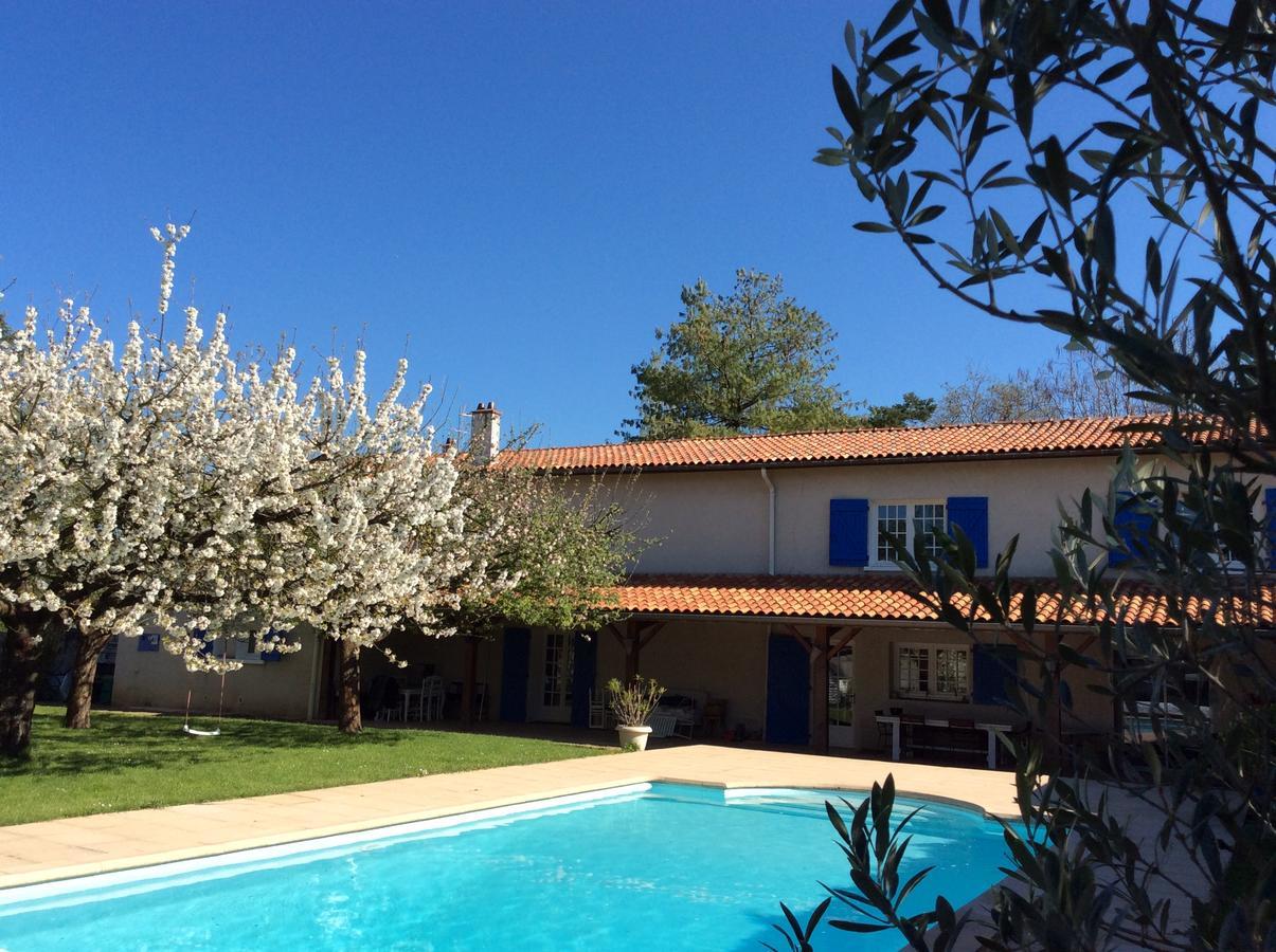 Le Relais Du Grand Logis Bed & Breakfast Civrieux Bagian luar foto