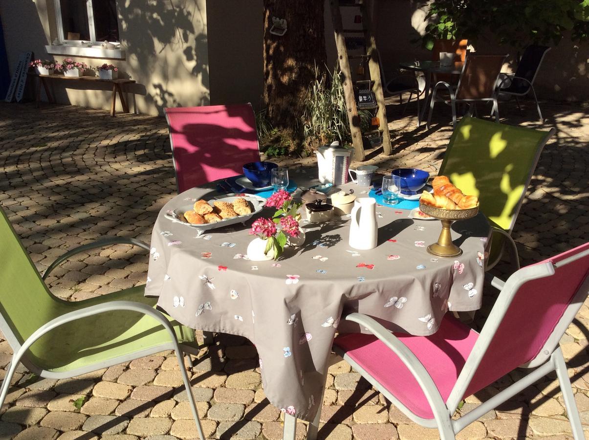 Le Relais Du Grand Logis Bed & Breakfast Civrieux Bagian luar foto