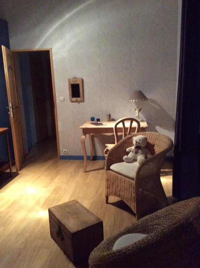 Le Relais Du Grand Logis Bed & Breakfast Civrieux Bagian luar foto