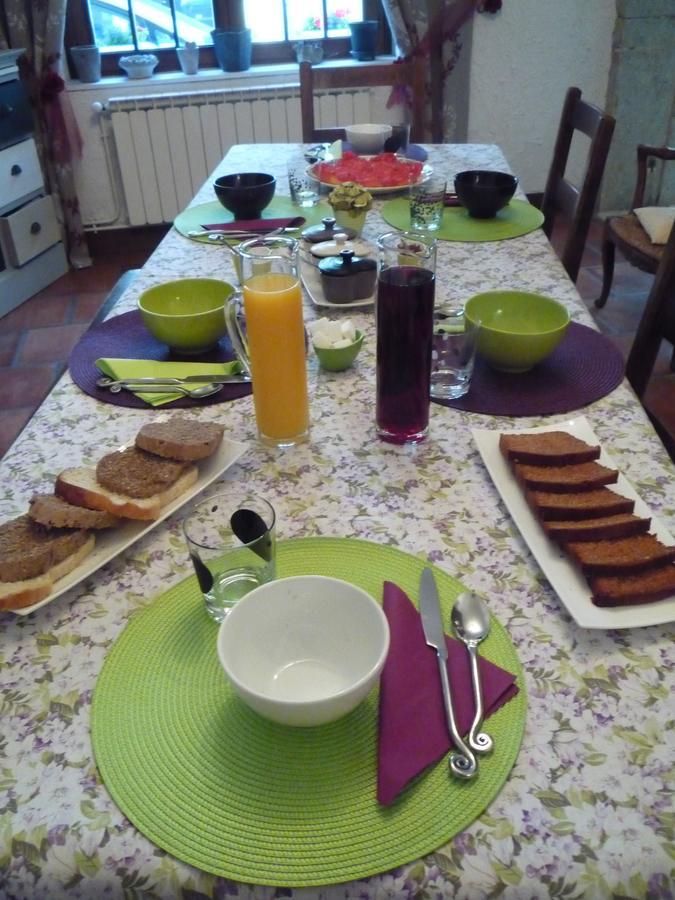 Le Relais Du Grand Logis Bed & Breakfast Civrieux Bagian luar foto