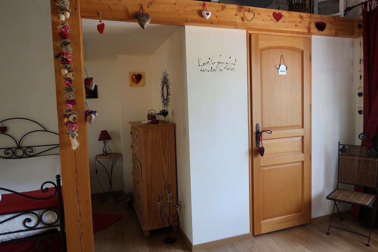 Le Relais Du Grand Logis Bed & Breakfast Civrieux Bagian luar foto